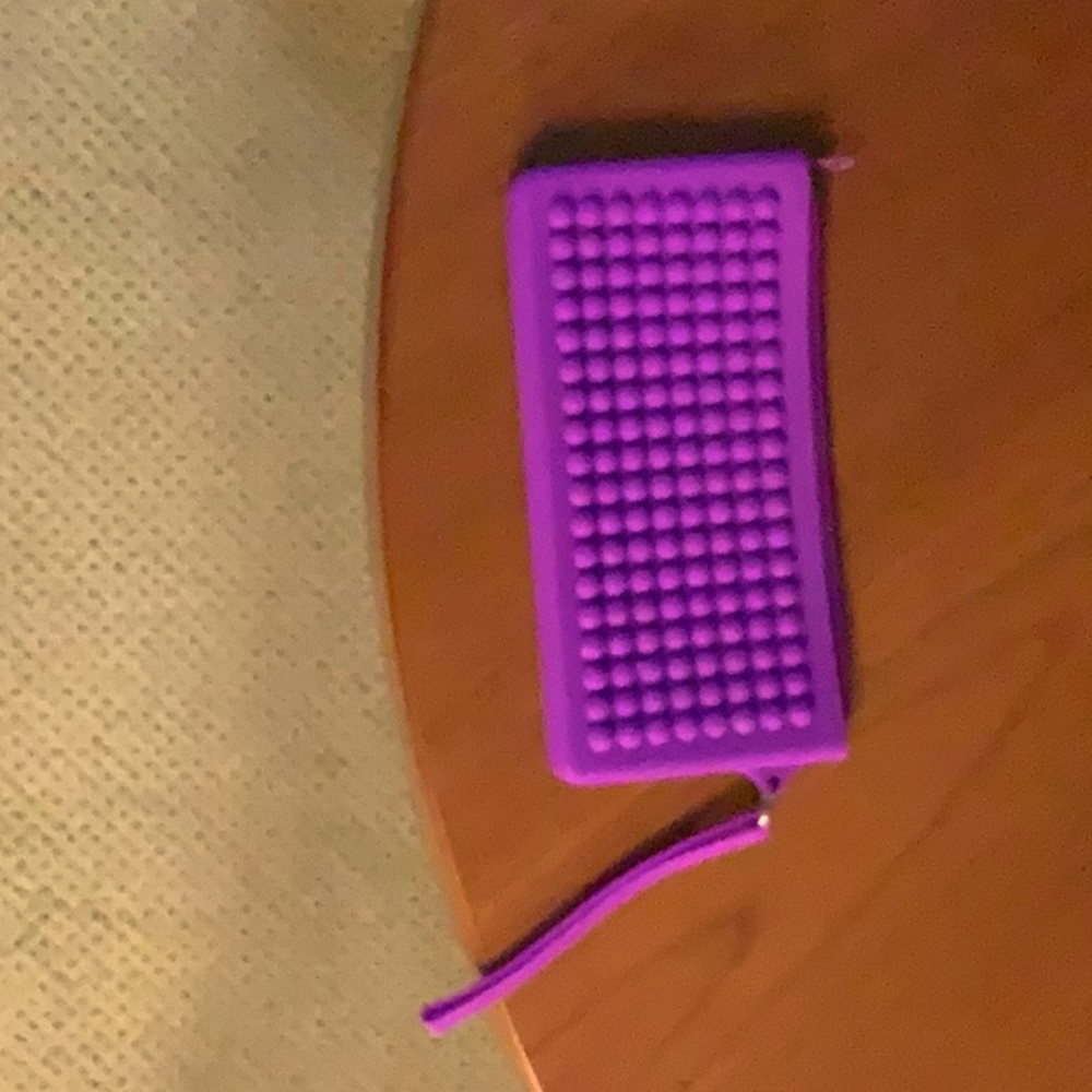 RUMBA rubber purple wristlet